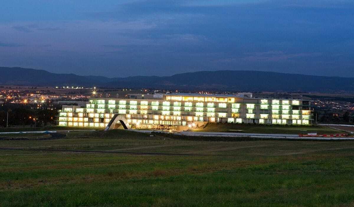Rydges Mount Panorama Hotel 4*