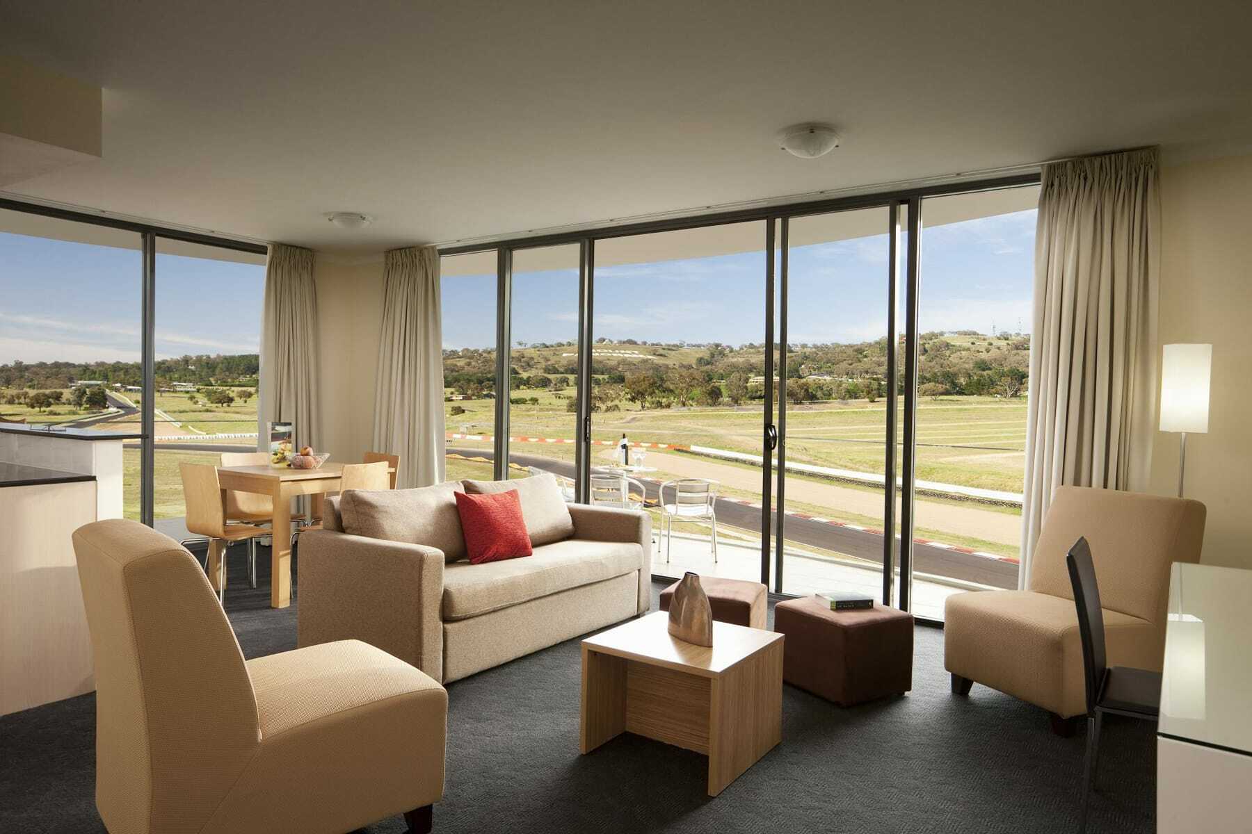 Rydges Mount Panorama Hotel 4*